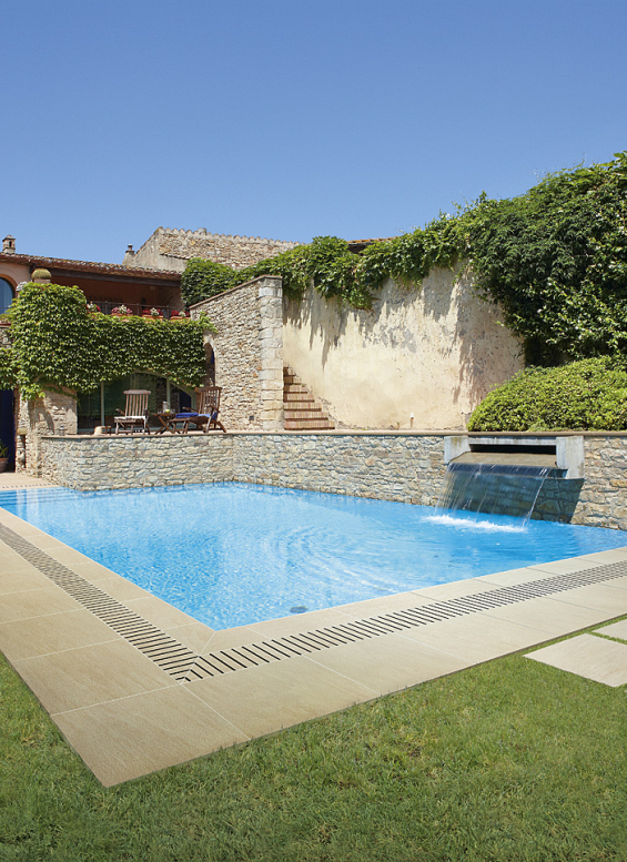 Piscina Warm beige ambientazione 2013