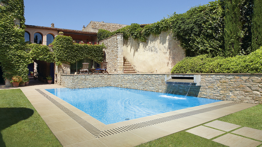 Piscina Warm beige ambientazione 2013