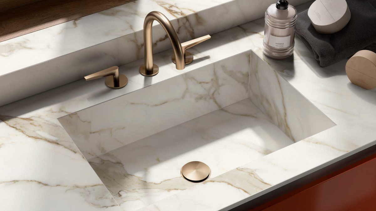 Caesar Olos AnimaFutura GoldenWhite Bathroom 03