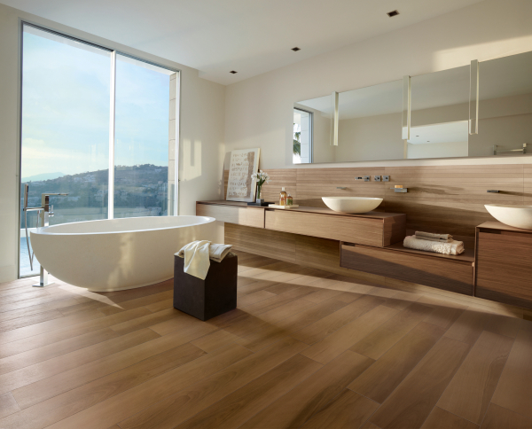 Bagno con ceramica effetto legn