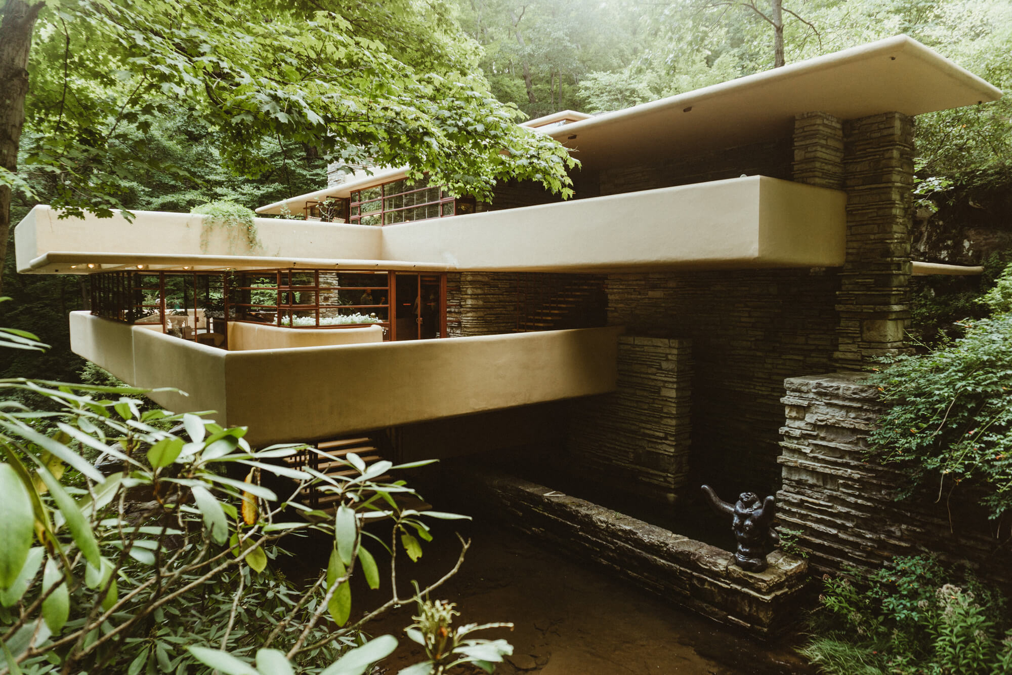 Concrete usage in frank lloyd wright waterfall 3