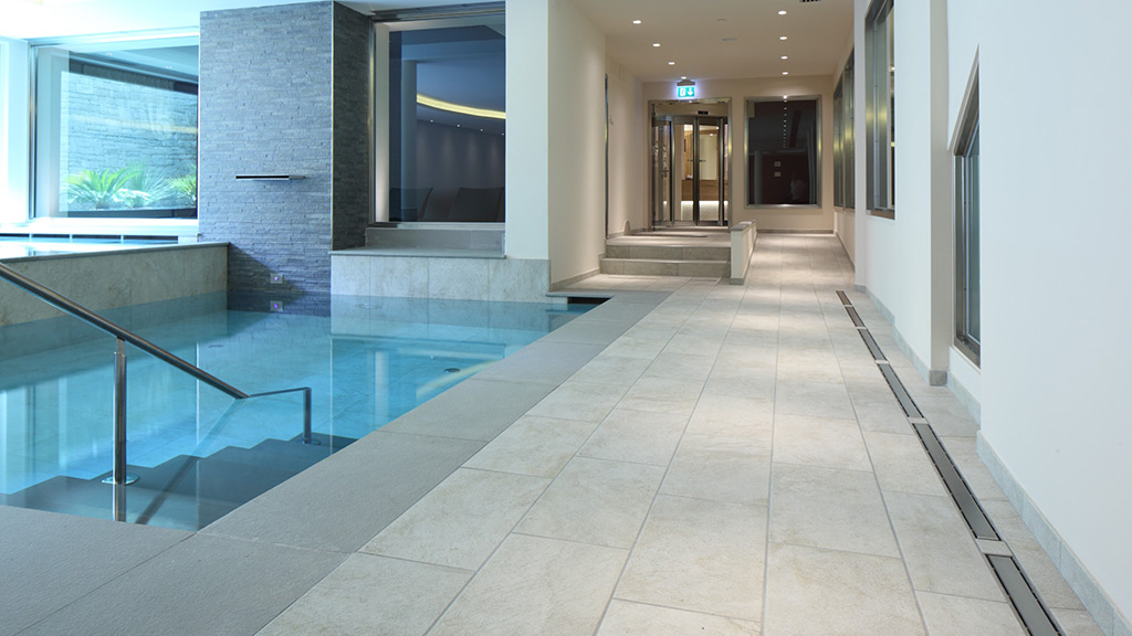 1 Hotel Ambassador Roxstone golden white2