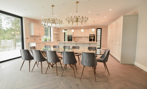 Private Villa in UK Wood Look tiles kitchen